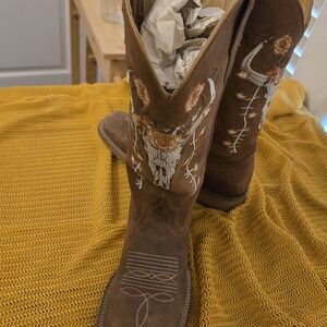 Brown Embroidered Cowboy Boots